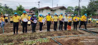 ทน.แม่สอด ร่วมกิจกรรมการขับเคลื่อนต่อยอด แนวทางน้อมนำแนวพระราชดำริฯ สู่ปฏิบัติการปลูกผักสวนครัว เพื่อสร้างความมั่นคงทางด้านอาหาร ประจำปี 2566