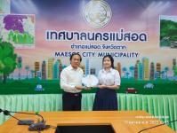 ทน.แม่สอด มอบใบประกาศเกียรติบัตร ผู้ผ่านการฝึกประสบการณ์ด้านการแพทย์และสาธารณสุข คลินิกชุมชนอบอุ่น 