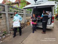 ทน.แม่สอด ลงพื้นที่มอบสิ่งของอุปโภคบริโภคให้แก่ผู้ป่วยติดเตียงและผู้ยากไร้ ชุมชนสักทอง ชุมชนสองแคว 1
