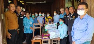 ทน.แม่สอด ลงพื้นที่มอบสิ่งของอุปโภคบริโภคให้แก่ผู้ป่วยติดเตียงและผู้ยากไร้ ชุมชนสักทอง ชุมชนสองแคว 1