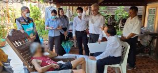 ทน.แม่สอด ลงพื้นที่มอบสิ่งของอุปโภคบริโภคให้แก่ผู้สูงอายุและผู้ป่วยติดเตียง ชุมชนบ้านเหนือสามัคคีและชุมชนบ้านทุ่ง