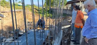 ทน.แม่สอด ลงพื้นที่ติดตามความคืบหน้างานก่อสร้างรางระบายน้ำ ถนนสายแม่สอด – แม่ตาว 