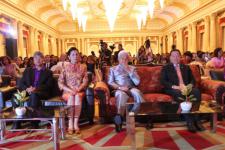 นายกเทศมนตรีนครแม่สอดรับรางวัลในฐานะองค์กรปกครองส่วนท้องถิ่นดีเด่นที่ด้านสตรีและครอบครัว ในงานวันสตรีสากลที่เมืองทองธานี กรุงเทพฯ