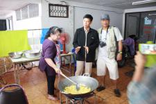 เทศบาลนครแม่สอดตั้งศูนย์ช่วยเหลือผู้ประสบภัยน้ำท่วมในแม่สอดพร้อมตั้งโรงครัวแจกข้าวกล่องกว่า 5000 กล่องต่อมื้อ
