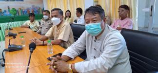 ทน.แม่สอด จัดประชุม ผู้บริหาร งานป้องกันฯ และผู้รับจ้าง  กรณีขุดวางท่อระบายน้ำ ถนนอินทรคีรี บริเวณหน้าแขวงทางหลวง