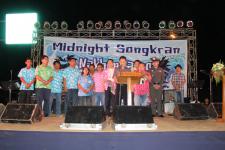 Midnightn  Songkran ถนนยอดข้าว นครแม่สอด 