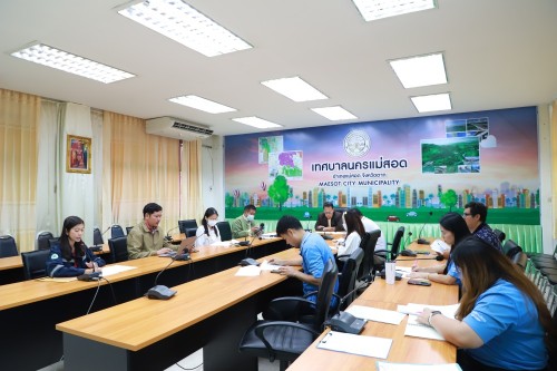 ทน.แม่สอด จัดประชุมหารือการขออนุญาตจ้างช่วงงานบริหารจัดการกำจัดขยะมูลฝอย ประจำปี 2567
