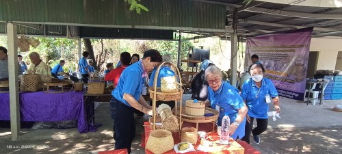 ทน.แม่สอด ร่วมกิจกรรมของกลุ่มผู้สูงอายุเทศบาลนครแม่สอดและศึกษาดูงาน วิสาหกิจชุมชน จักสาน สิ่งประดิษฐ์จากไม้ไผ่ ณ บ้านเพชรชมพู ตำบลนาโบสถ์ อำเภอวังเจ้า จังหวัดตาก