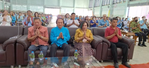 ทน.แม่สอด ร่วมทำบุญทอดผ้าป่าสามัคคีเพื่อการศึกษา โรงเรียนเทศบาล   วัดชุมพลคีรี เนื่องในวันครบรอบ 101 ปี ในการจัดตั้งโรงเรียน