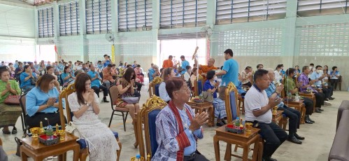 ทน.แม่สอด ร่วมทำบุญทอดผ้าป่าสามัคคีเพื่อการศึกษา โรงเรียนเทศบาล   วัดชุมพลคีรี เนื่องในวันครบรอบ 101 ปี ในการจัดตั้งโรงเรียน