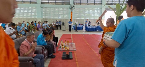 ทน.แม่สอด ร่วมทำบุญทอดผ้าป่าสามัคคีเพื่อการศึกษา โรงเรียนเทศบาล   วัดชุมพลคีรี เนื่องในวันครบรอบ 101 ปี ในการจัดตั้งโรงเรียน