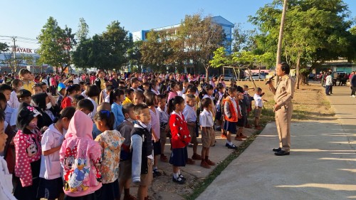 ทน.แม่สอด พบปะนักเรียนและร่วมกิจกรรมหน้าเสาธง ณ โรงเรียนเทศบาลวัดดอนแก้ว