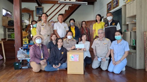 ทน.แม่สอด ลงพื้นที่มอบสิ่งของอุปโภคบริโภคให้แก่ผู้สูงอายุ และผู้ป่วยติดเตียง ชุมชนบ้านเหนือสามัคคี