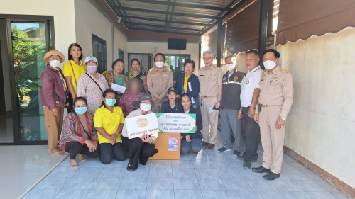 ทน.แม่สอด ลงพื้นที่มอบสิ่งของอุปโภคบริโภคให้แก่ผู้สูงอายุ และผู้ป่วยติดเตียง ชุมชนบ้านเหนือสามัคคี