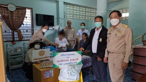 ทน.แม่สอด ลงพื้นที่มอบสิ่งของอุปโภคบริโภคให้แก่ผู้สูงอายุ และผู้ป่วยติดเตียง ชุมชนบ้านเหนือสามัคคี