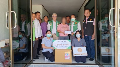ทน.แม่สอด ลงพื้นที่มอบรถเข็นวีลแชร์ และสิ่งของอุปโภคบริโภคให้แก่ผู้สูงอายุ ผู้พิการ และผู้ป่วยติดเตียง 