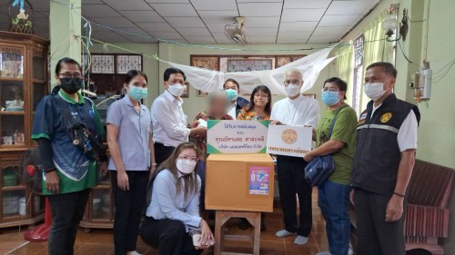 ทน.แม่สอด ลงพื้นที่มอบสิ่งของอุปโภคบริโภคให้แก่ผู้สูงอายุ และผู้ป่วยติดเตียง ชุมชนอิสลาม