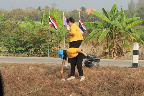 ทน.แม่สอด จัดกิจกรรมจิตอาสาปรับภูมิทัศน์เส้นทางเสด็จฯ ถนนทางหลวงชนบท 3050
