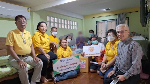 ทน.แม่สอด ลงพื้นที่มอบสิ่งของอุปโภคบริโภคให้แก่ผู้สูงอายุ และผู้ป่วย  ติดเตียง ชุมชนชุมพลพัฒนา ชุมชนบ้านทุ่ง ชุมชนร่วมใจ และชุมชนดอนไชย