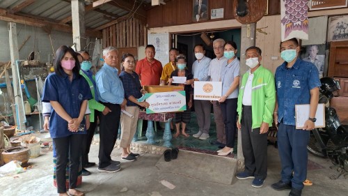 ทน.แม่สอด ลงพื้นที่มอบสิ่งของอุปโภคบริโภคให้แก่ผู้สูงอายุ และผู้ป่วยติดเตียง ชุมชนมณีไพรสณฑ์ ชุมชนร่วมใจ และชุมชนปู่แดง