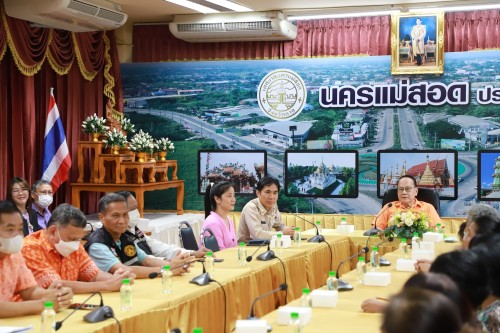 ทน.แม่สอด ต้อนรับนายสุมิตร กัญจะนะ มาดำรงตำแหน่ง ผอ.กองสวัสดิการสังคม เทศบาลนครแม่สอด