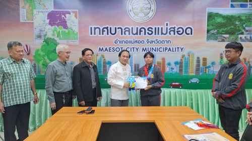 ทน.แม่สอด ร่วมแสดงความยินดีและมอบโอวาสแก่นักกีฬาและคณะครูจากโรงเรียนกีฬาเทศบาลนครแม่สอด 