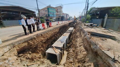 ทน.แม่สอด ลงพื้นที่ติดตามความคืบหน้า โครงการพัฒนาตามผังเมืองรวมเมืองแม่สอด อำเภอแม่สอด จังหวัดตาก ระยะที่ 2 บริเวณถนนข้างแขวงทางหลวงตากที่ 2