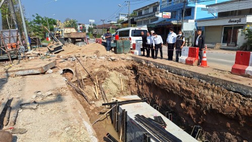 ทน.แม่สอด ลงพื้นที่ติดตามความคืบหน้า โครงการพัฒนาตามผังเมืองรวมเมืองแม่สอด อำเภอแม่สอด จังหวัดตาก ระยะที่ 2 บริเวณถนนข้างแขวงทางหลวงตากที่ 2