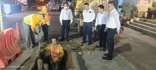 เทศบาลนครแม่สอด ลงพื้นที่ติดตามความคืบหน้าโครงการก่อสร้างระบบจำหน่ายไฟฟ้าเป็นเคเบิลใต้ดิน บริเวณถนนประสาทวิถี