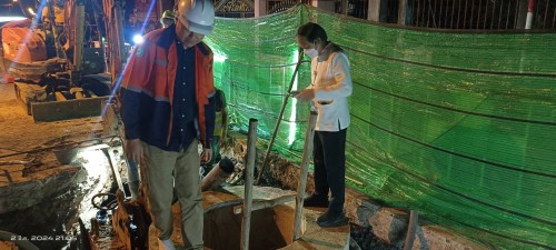 เทศบาลนครแม่สอด ลงพื้นที่ติดตามความคืบหน้าโครงการก่อสร้างระบบจำหน่ายไฟฟ้าเป็นเคเบิลใต้ดิน บริเวณถนนประสาทวิถี