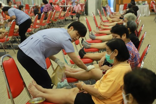 ทน.แม่สอด จัดโครงการดูแลสุขภาพผู้สูงอายุที่มีภาวะปวดเข่าด้วยการนวดแพทย์แผนไทย ในเขตเทศบาลนครแม่สอด ปี 2567 ครั้งที่ 2 