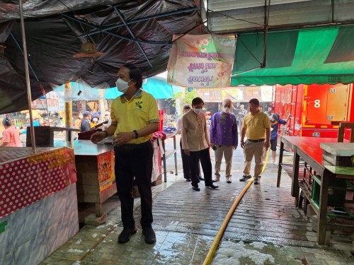 เทศบาลนครแม่สอด ลงพื้นที่ดำเนินการฉีดล้างทำความสะอาดตลาด ในพื้นที่เขตเทศบาลนครแม่สอด
