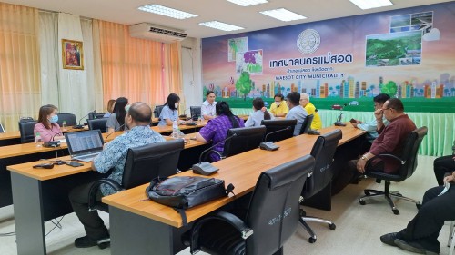 ทน.แม่สอด ร่วมกับโรงพยาบาลแม่สอด ประชุมแนวทางการขับเคลื่อนนโยบาย 30 บาทรักษาทุกโรค ด้วยบัตรประจำตัวประชาชนใบเดียว