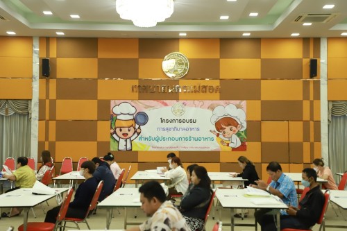 ทน.แม่สอด ร่วมพิธีเปิดโครงการอบรมการสุขาภิบาลอาหาร สำหรับผู้ประกอบการร้านอาหารรุ่นที่ 1