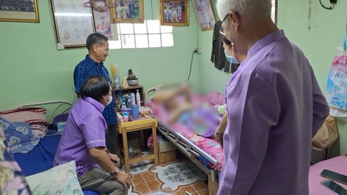 ทน.แม่สอด ลงพื้นที่มอบสิ่งของอุปโภคบริโภคให้แก่ผู้สูงอายุและผู้ป่วยติดเตียง ชุมชนดอนไชย ชุมชนสองแคว 2 และชุมชนตาลเดี่ยว