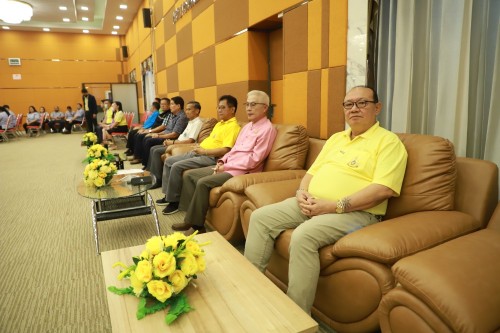 เทศบาลนครแม่สอด จัดโครงการอบรมการนวดกดจุดสะท้อนเท้าลดการสูบบุหรี่ในชุมชน