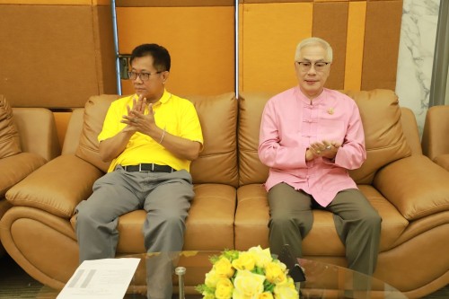 เทศบาลนครแม่สอด จัดโครงการอบรมการนวดกดจุดสะท้อนเท้าลดการสูบบุหรี่ในชุมชน