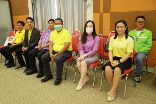 เทศบาลนครแม่สอด จัดโครงการอบรมการนวดกดจุดสะท้อนเท้าลดการสูบบุหรี่ในชุมชน