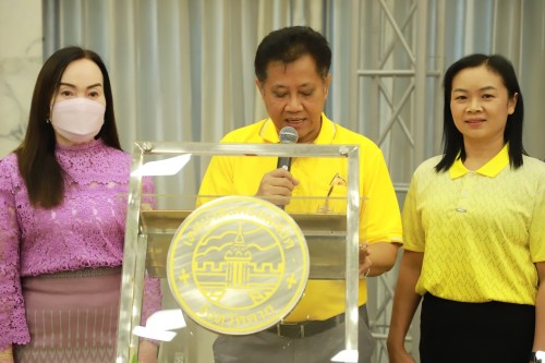 เทศบาลนครแม่สอด จัดโครงการอบรมการนวดกดจุดสะท้อนเท้าลดการสูบบุหรี่ในชุมชน