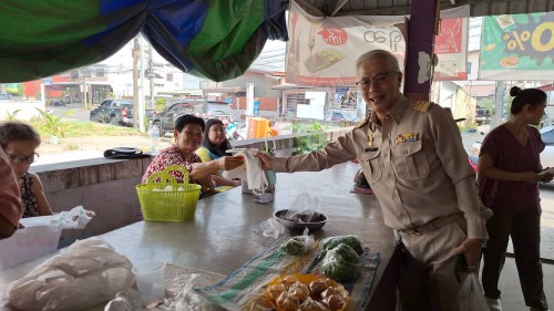 ทน.แม่สอด ร่วมกิจกรรมรณรงค์ใช้ถุงผ้าแทนถุงพลาสติก