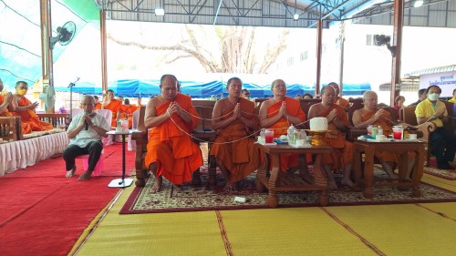 ทน.แม่สอด ร่วมทำบุญทอดผ้าป่า เพื่อสมทบกองทุนการศึกษา