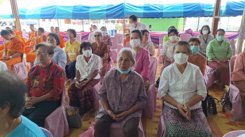 ทน.แม่สอด ร่วมทำบุญทอดผ้าป่า เพื่อสมทบกองทุนการศึกษา