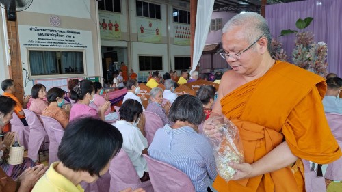 ทน.แม่สอด ร่วมทำบุญทอดผ้าป่า เพื่อสมทบกองทุนการศึกษา