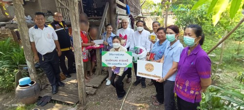 ทน.แม่สอด ลงพื้นที่มอบสิ่งของอุปโภคบริโภคให้แก่ผู้ยากไร้ผู้สูงอายุจำนวน 5 ราย
