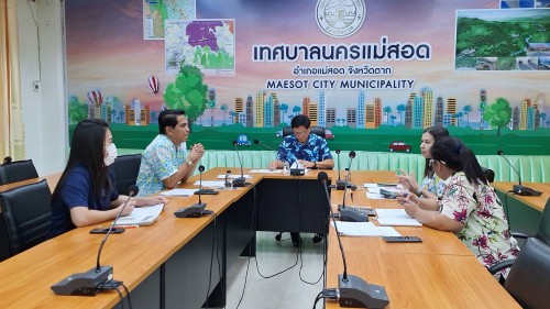 ทน.แม่สอด จัดประชุมพิจารณาเลื่อนเงินเดือนของพนักงานครูเทศบาล และบุคลากรทางการศึกษา ลูกจ้างประจำ (ภารโรง) ครั้งที่ 1 ประจำปี 2567 