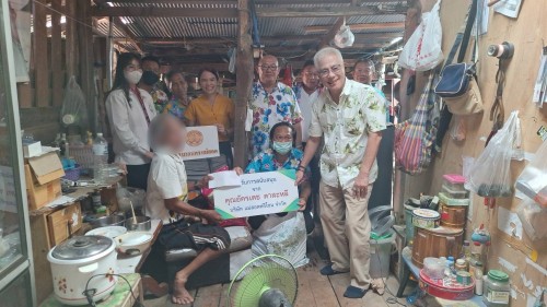 ทน.แม่สอด ลงพื้นที่เยี่ยมบ้านและมอบสิ่งของอุปโภคบริโภคให้แก่ผู้สูงอายุและผู้ยากไร้ จำนวน 5 ราย