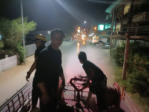 เทศบาลนครแม่สอด ดำเนินการฉีดพ่นละอองน้ำ เพื่อลดปริมาณฝุ่นละออง PM 2.5 ในอากาศ