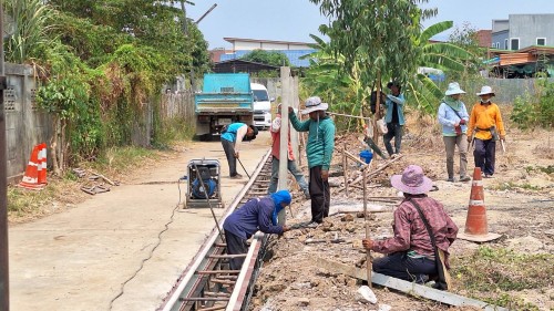 เทศบาลนครแม่สอด ลงพื้นที่ติดตามความคืบหน้าการก่อสร้างรางระบายน้ำ ชุมชนประชารักษ์