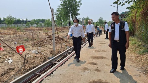 เทศบาลนครแม่สอด ลงพื้นที่ติดตามความคืบหน้าการก่อสร้างรางระบายน้ำ ชุมชนประชารักษ์
