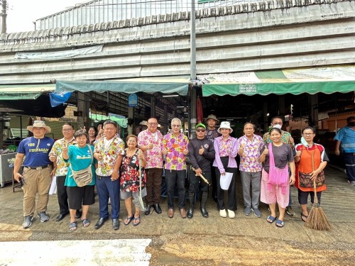 เทศบาลนครแม่สอด ลงพื้นที่ดำเนินการฉีดล้างทำความสะอาดตลาดสดบ้านเหนือ และตลาดสดชุมชนประชารักษ์	